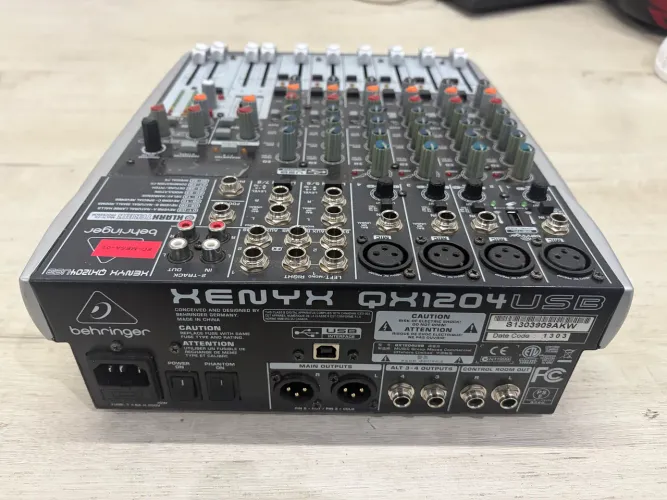 Mesa de som behringer zebu Qx1204 USB