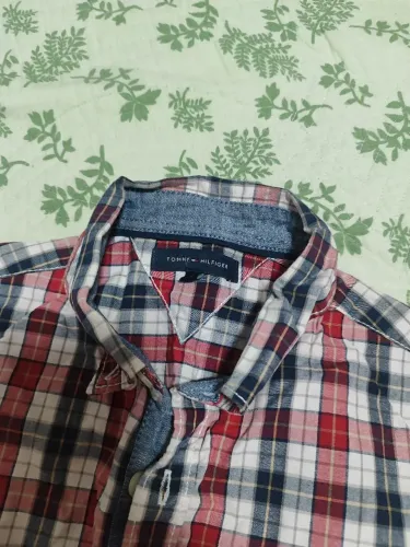 Camisa manga longa infantil da Tommy Hilfiger