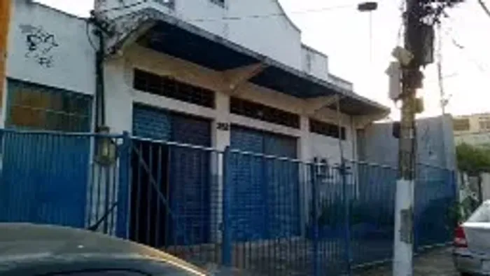 LOJA, DOIS APART E GALPÃO -TOTAL 650 M2, EM PILARES