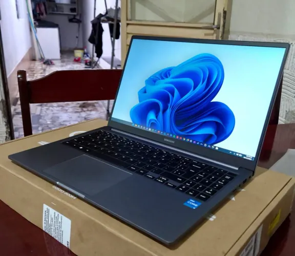 Notebook Samsung book 4 semi novo
