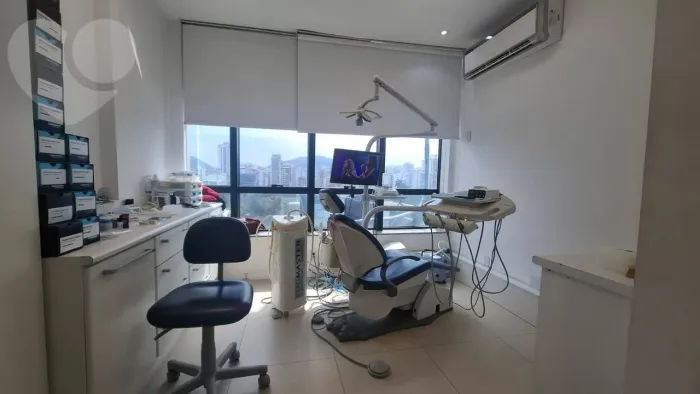 Sala à venda por R$ 390.000 - Icaraí - Niterói/RJ, excelente localização. Portaria com câm
