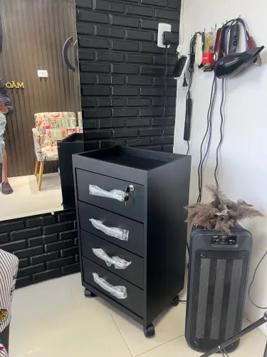 Carrinho auxiliar para salão de beleza ou barbeshop