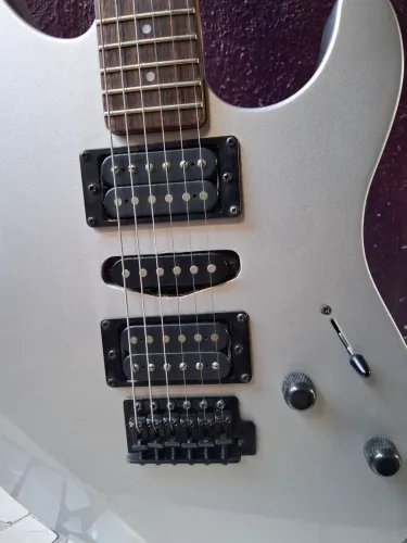 Guitarra Yamaha Rgx121 Z , Alavanca 2 Duplos 1 Single