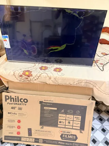 TV Smart Led 40 Philco - tela quebrada - na Caixa