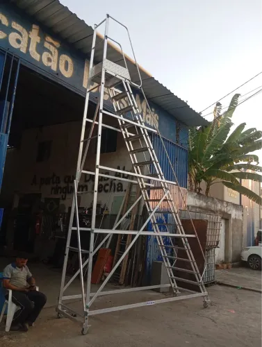 Escada plataforma trepadeira, 18 degraus 5 metros e 60 centímetros 