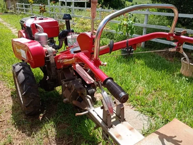 Vendo trator