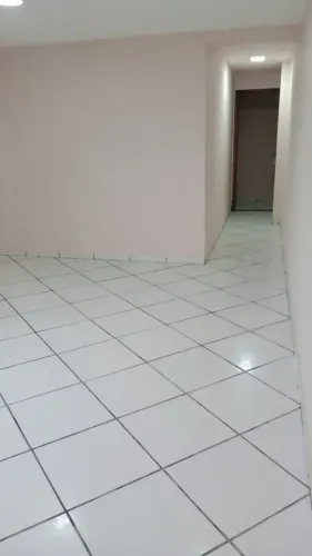 Sala Comercial na Avenida Jambeiro - Vila Valqueire - Rio de Janeiro.