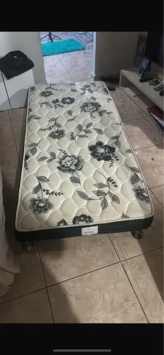 Cama de solteiro baixa