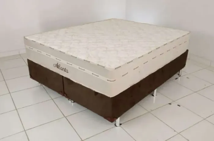 Cama Queen. Box e colchão semi ortopédico 