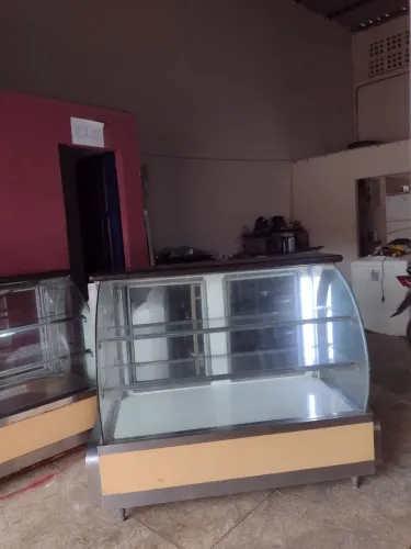 Expositor refrigerador e dóis balcão expositor seco top funcionando perfeitamente os três