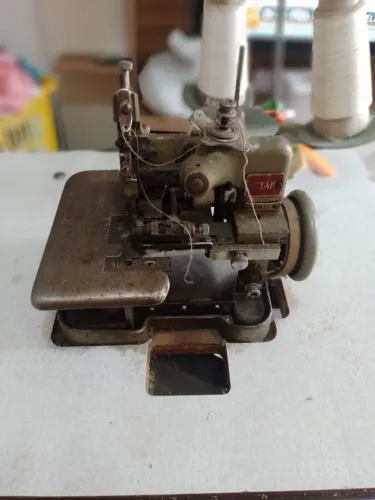 Máquina de costura overloque e reta industrial aceito cartão abaixei o preço pra sai logo