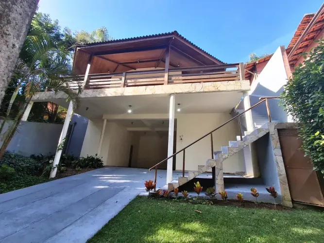 Belíssima casa com 433 m2 para locação com 4 quartos em Cond Vila Verde - Transurb - Itape
