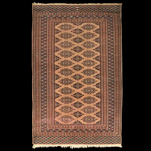 Tapete Oriental Boukara medindo 192 × 123 cm.padrão geométrico