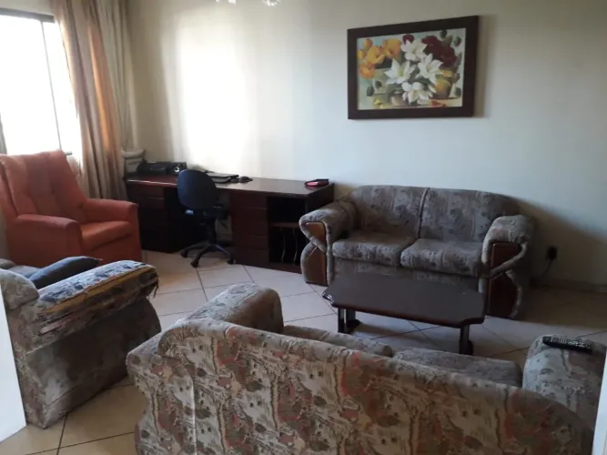 Casa com 3 Dormitórios com vaga para dois carros no Bairro Boa Vista.