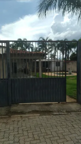 CASA 4 QUARTOS COM PISCINA.