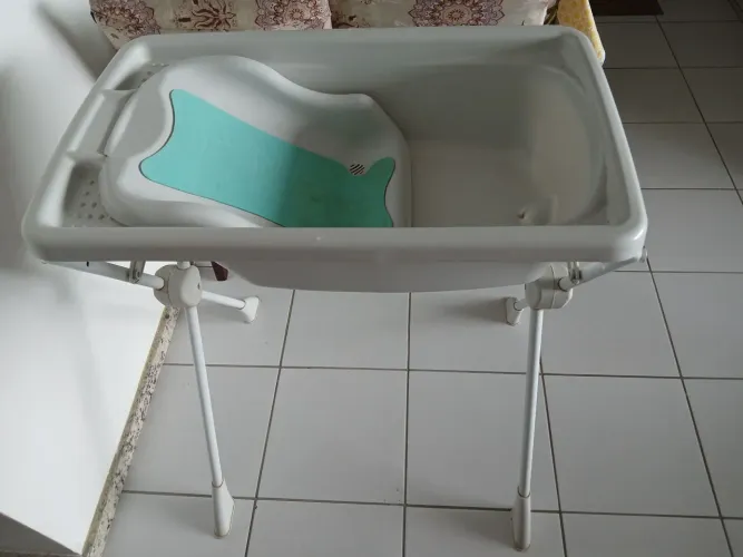 Banheira para bebê com pé e assento