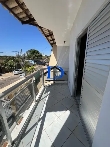 Casa à venda no Jardim América em Goiânia-GO: Sobrado com 3 quartos, suíte, 2 salas, 3 ban