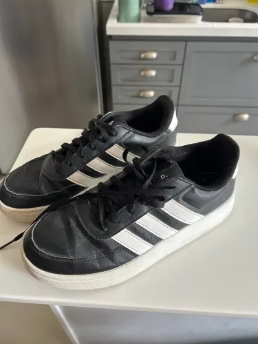 Tênis Adidas Breaknet preto com listras brancas