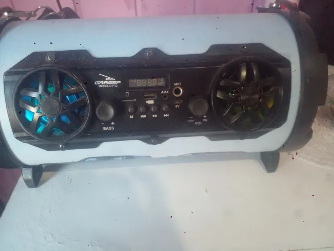 Caixa de som bluetooth otimo estado