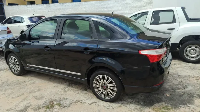 Fiat Grand Siena Essence 1.6 Flex 16V 2013