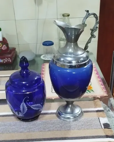 Anfora em vidro azul e bombonieri azul cobalto
