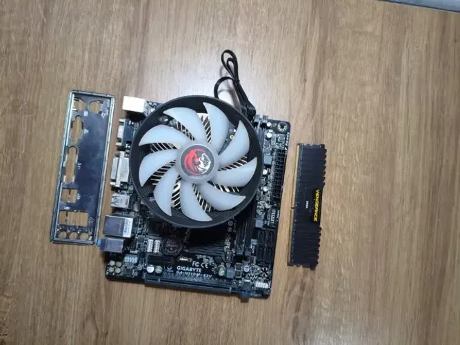 Kit Core i5 6500 / Placa mãe H110M / 8Gb DDR4