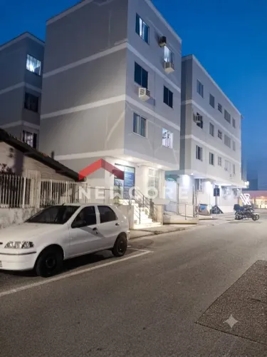 Apartamento em Avenida Leoberto Leal - Barreiros - São José/SC