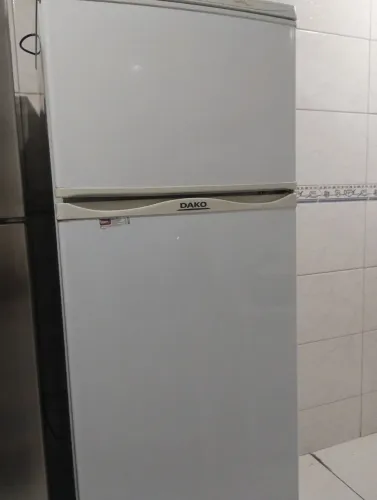 Vendo Geladeira Dako duplex 380 litros, freezer gelando muito e muito bem conservada