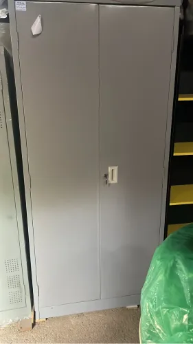 armário de aço 2 portas c chaves cinza novo c prateleiras internas apartir de 400,00