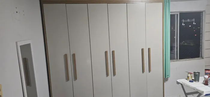 Guarda roupa 6 portas