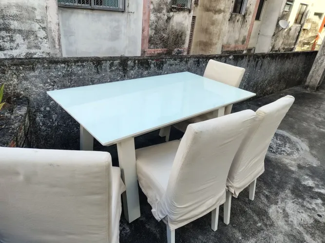 Mesa para sala de jantar com tampa de vidro