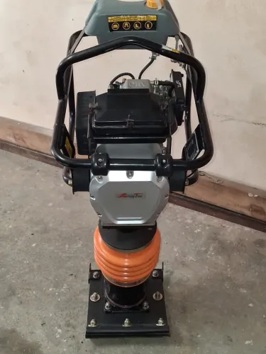 Compactador de Solo (Sapo)