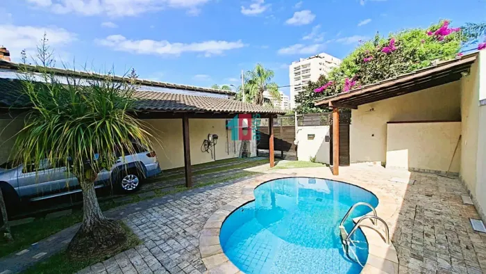 Barra da Tijuca | Casa de Condomínio 4 quartos, sendo 4 suites