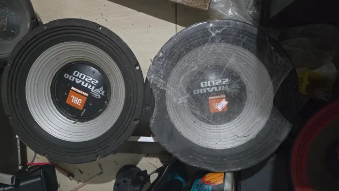 Vendo O Par ou Separado JBL Tornado 2200 15p