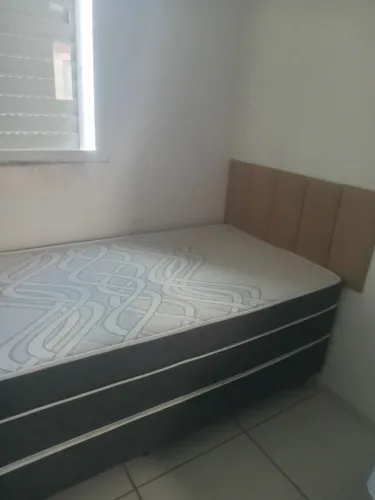 Vendo uma cama Solteiro Boxe semi novo