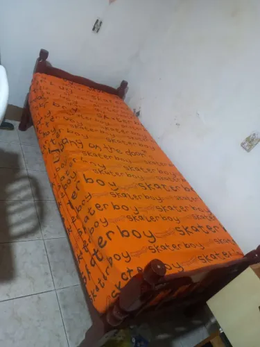 Cama de solteiro com coxão 