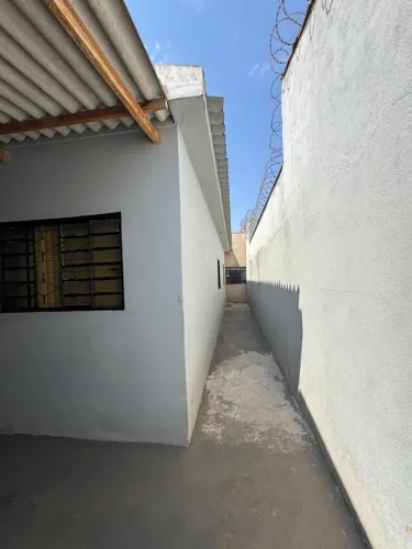 Vendo casa sozinha no lote
