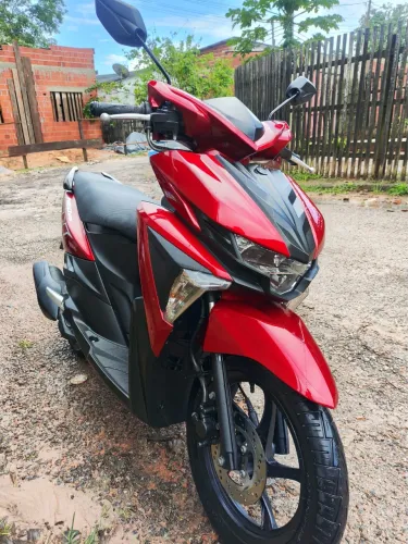Vende-se Moto Neo, na cor vermelha, ano 2018.