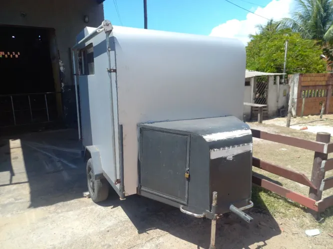 Treiler motorhome em faze de acabamento troco por moto Honda 