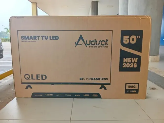 Smart TV 50' QLED nova, lacrada na caixa
