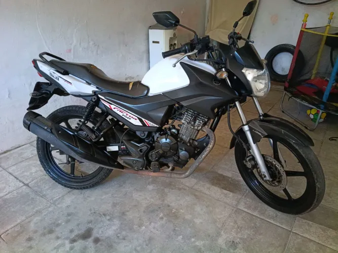 Vendo moto muito bem conservada..