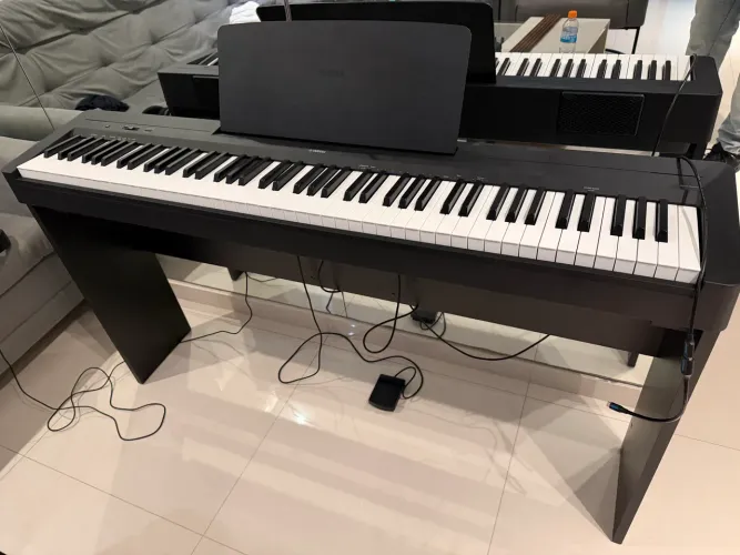 Piano Digital Yamaha P-145 (88 teclas) + Estante + Banco (Kit Completo)