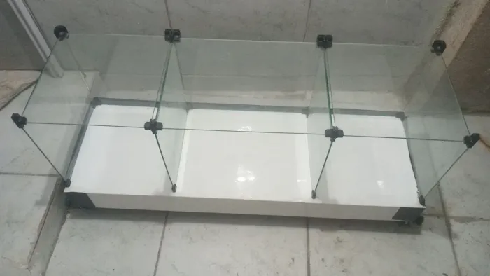 balcão ou estante modulada de vidro