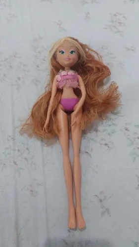 Boneca da winx flora
