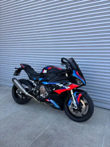 S1000RR 2022 - Moto Impecavel e personalização Série M