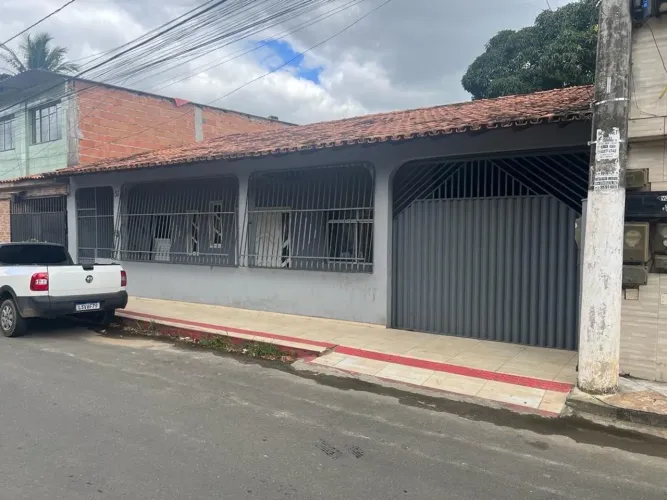 CASA COM DOIS PAVIMENTOS