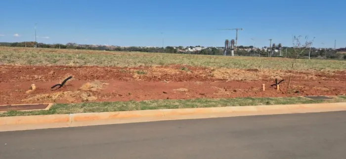Terreno em Condomínio de Alto Padrão à Venda em Paulínia-SP, Bairro Jardim dos Calegaris -