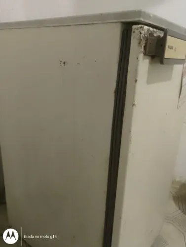 Vendo um frigobar