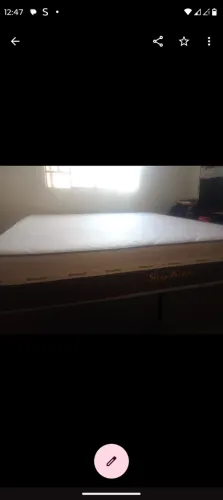 Cama Extra Grande Pouco Tempo de Uso e Bem Conservada