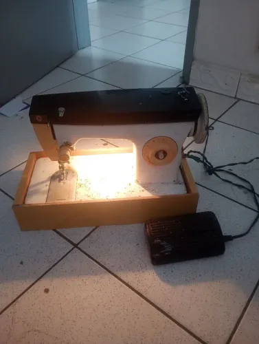 Máquina de costura singer